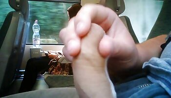 Caméra cachée dans les vestiaires féminins lors de la video anal amateur journée de la femme de bain