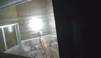 Putain de latine vidéo amateur en streaming dans la salle de bain