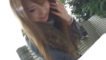 Une caméra cachée dans les toilettes des dames tire sur des infirmières video de trio amateur d'hôpitaux qui pissent