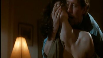 Femme video sex amateur voyeur de viande de poisson baisée dans l'évier