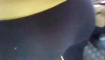 Regardez Liseli faire l'amour avec la fille sur le siège qui dirige le cours sexe amateur vidéo