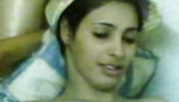 Mets-le dans la bouche de la fille qui écoute de sextape jeune amateur la musique