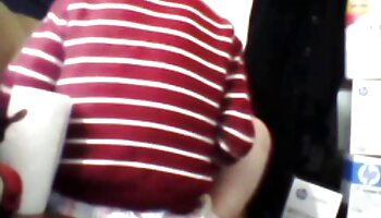 L'homme le donne à la femme extrait vidéo amateur