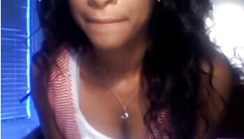 Le vent a soulevé video amateur jeune sa jupe et son cul en culotte pris sur Cam