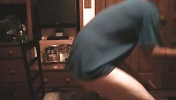 Chatte de video amateur lingerie poussin brune séparée